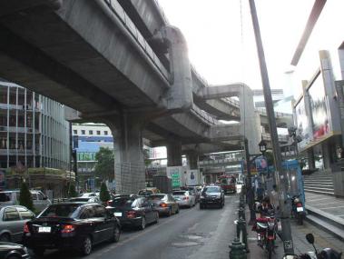 Bangkok &ndash; autostrady w centrum miasta