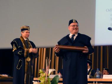 Po wręczeniu dyplomu dr h. c. przez JM Rektora V&Scaron;B-TUO prof. Ing. Ivo Vondr&aacute;ka, 